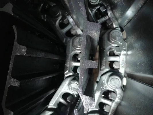 مونتاژ کفش TRACK ZAX250LC-6